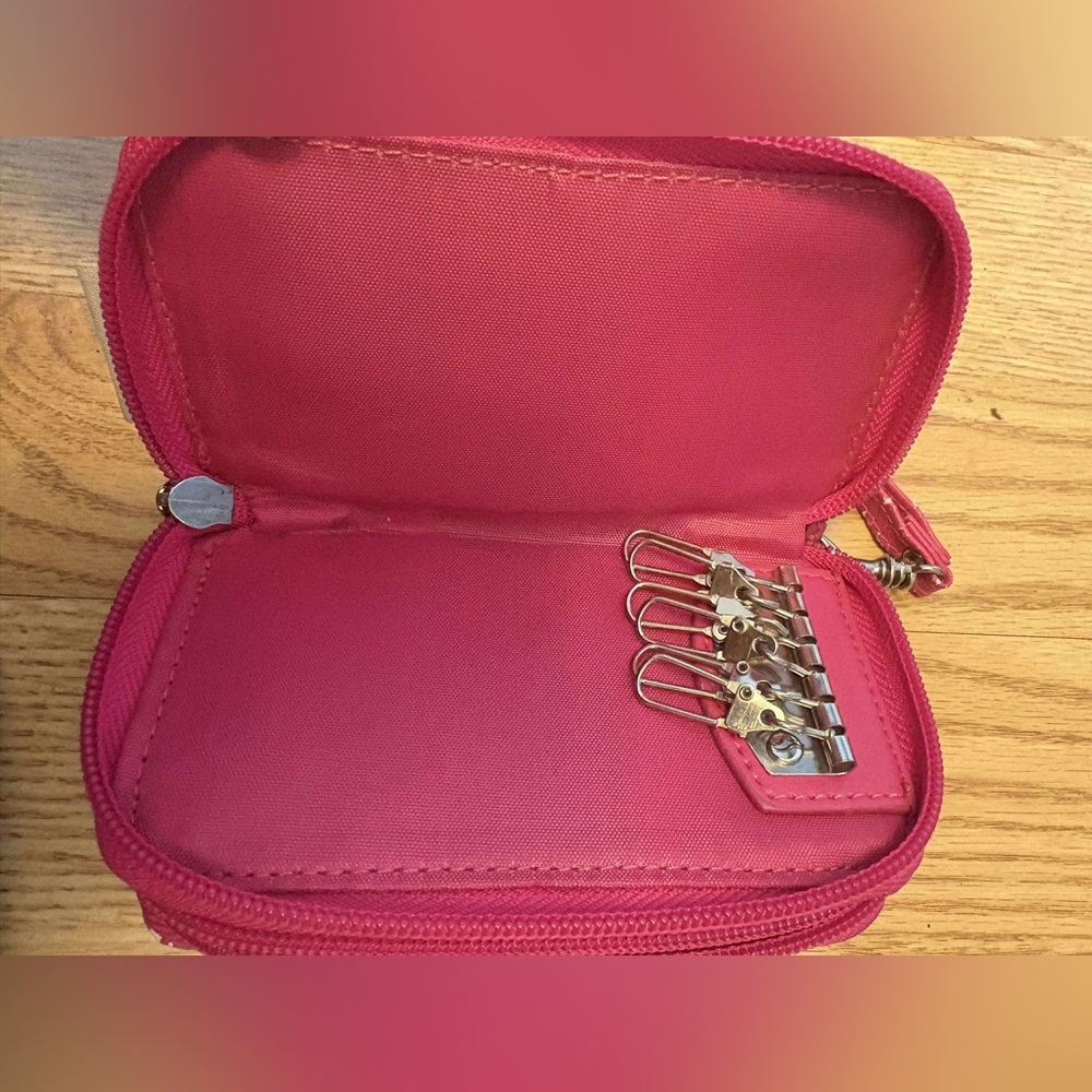 ✨ Barbie Wristlet Wallet – Nostalgic Organizer with Key Hooks ✨ - Picture 3 of 6